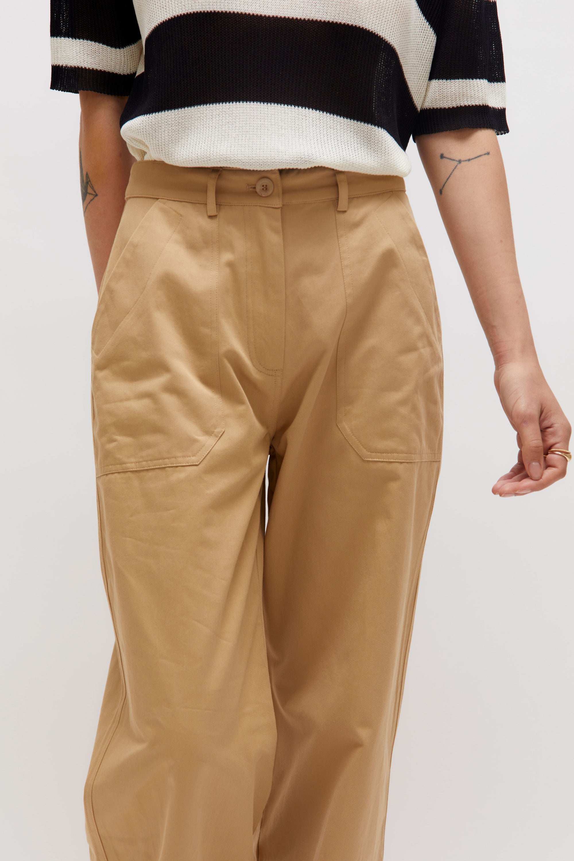 PANTALONI BEIGE A GAMBA AMPIA