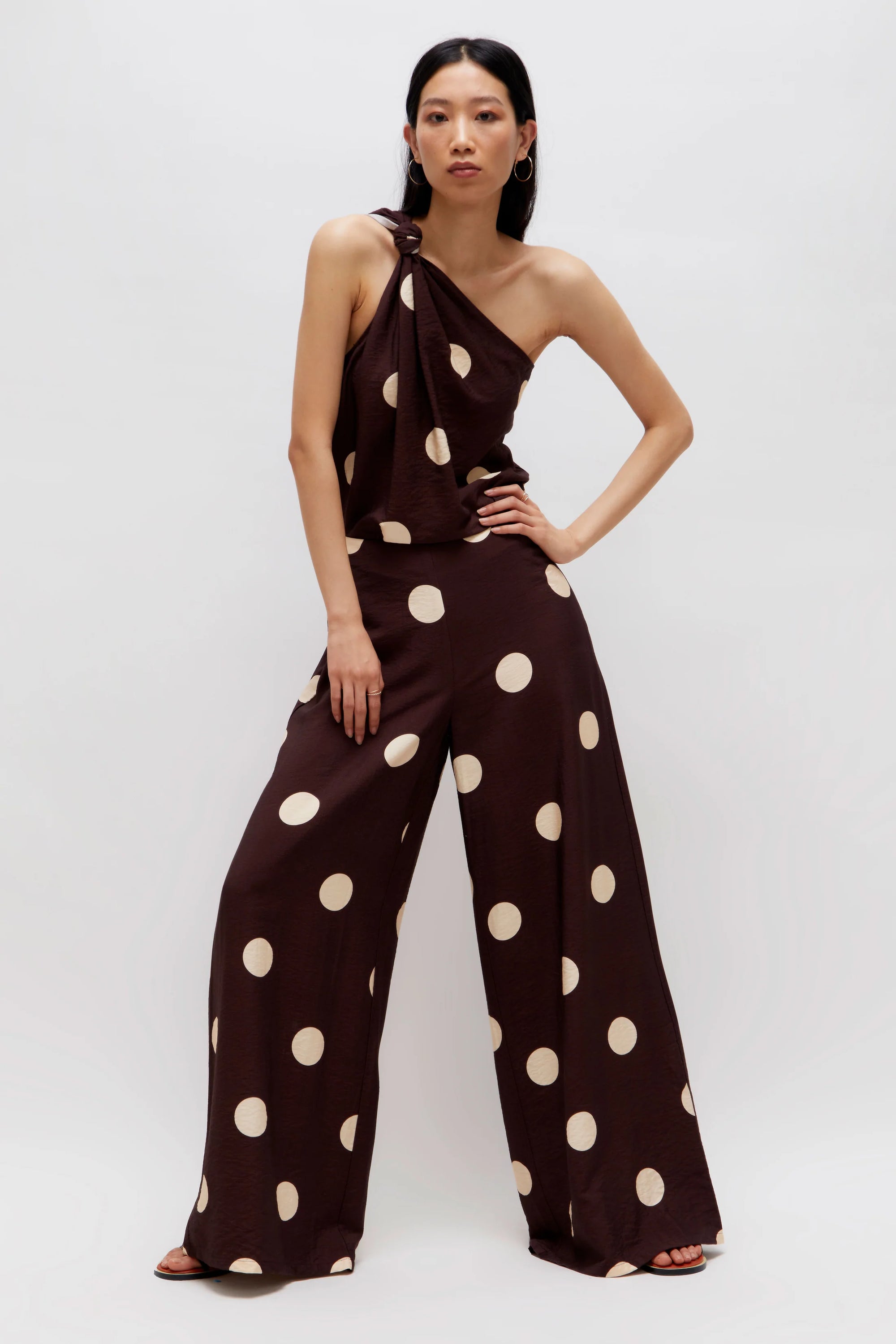 PANTALONI MARRONI CON POIS AVORIO