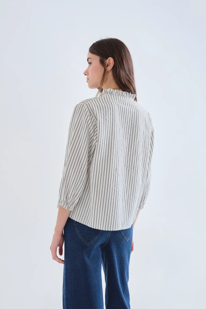 CAMICIA A RIGHE NERE CON DETTAGLIO VOLANT