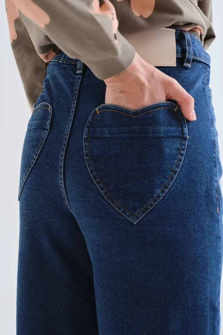 JEANS BLU SCURO A VITA ALTA CON TASCHE A CUORE