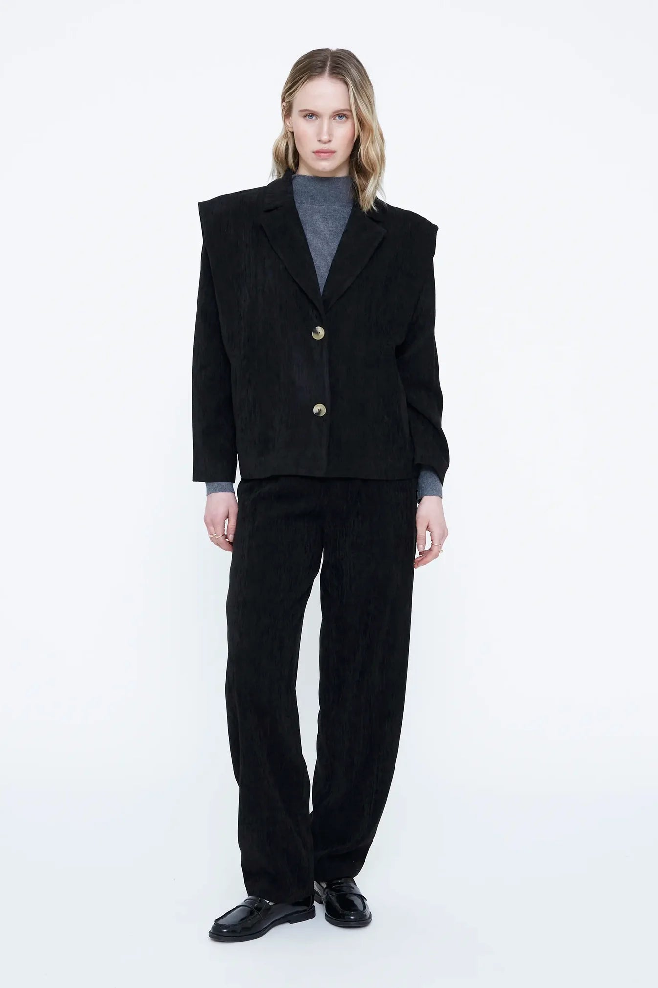 BLAZER NERO IN VELLUTO CON SPALLINE