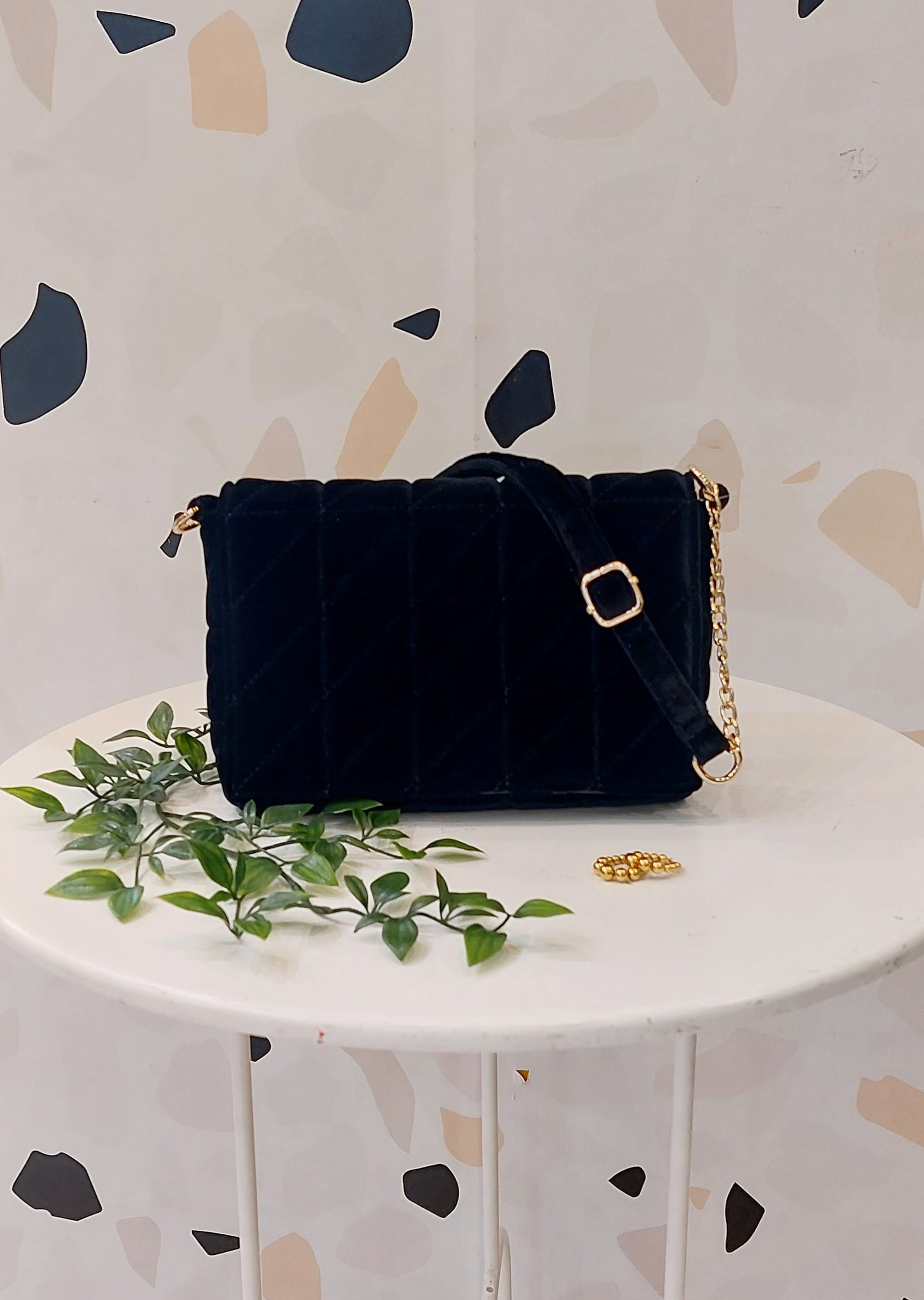 BORSA IN VELLUTO TRAPUNTATO NERO