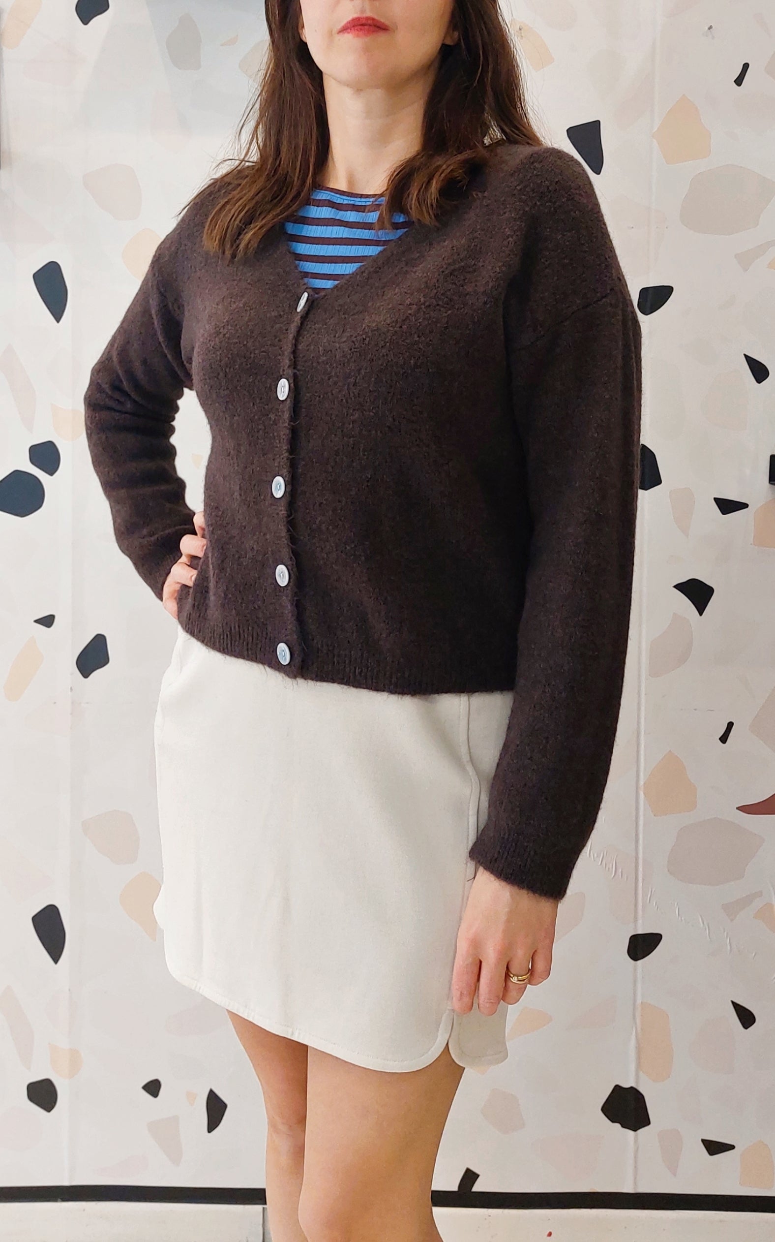 CARDIGAN MARRONE CON LANA