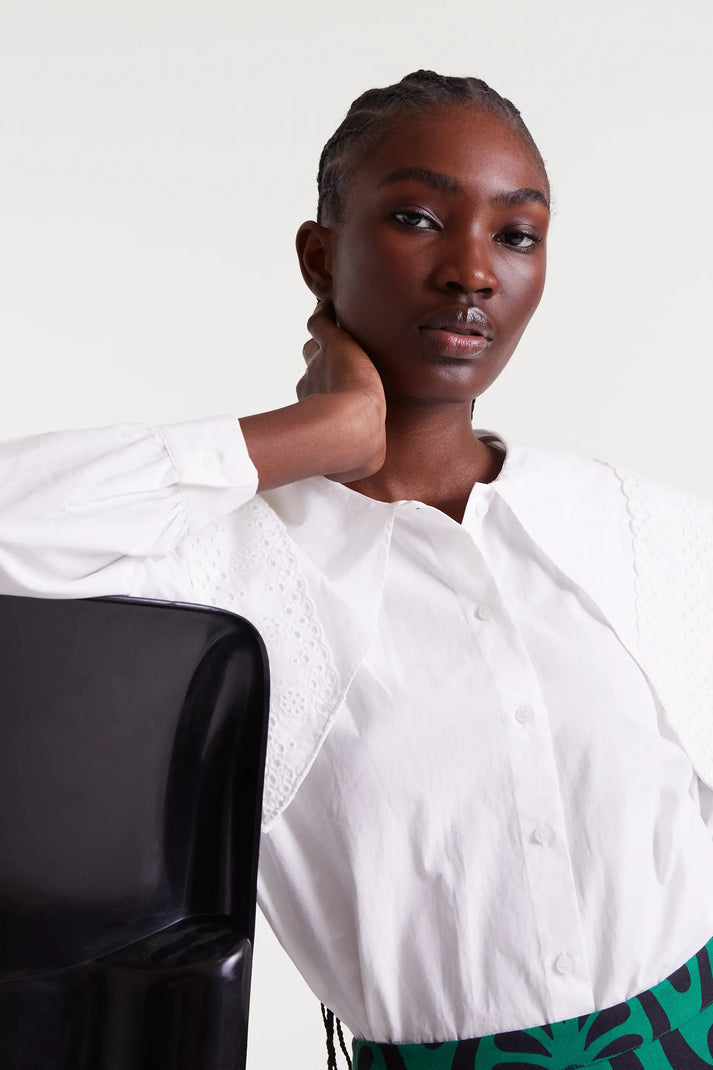 CAMICIA BIANCA CON COLLETTO RICAMATO