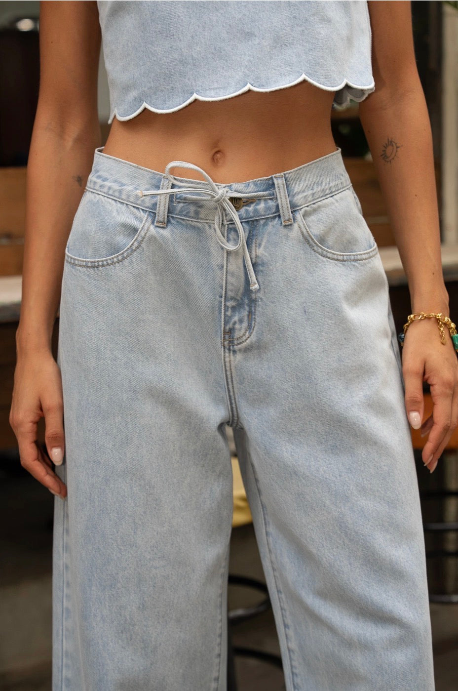 JEANS CHIARO CON LACCETTO