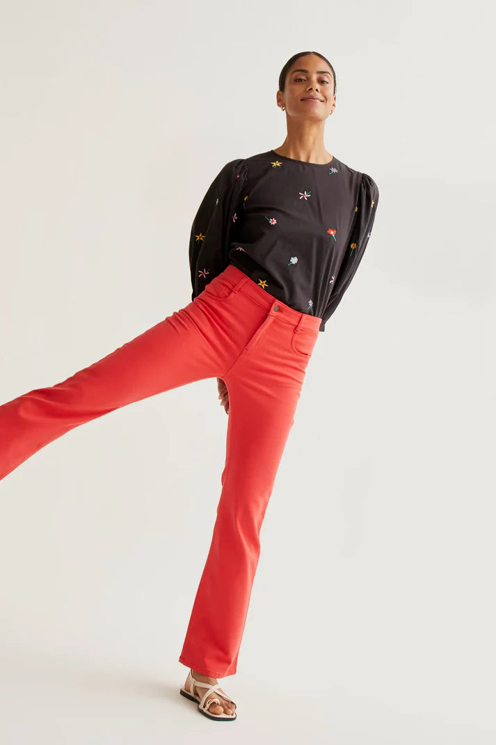 TOP NERO CON RICAMI FLOREALI