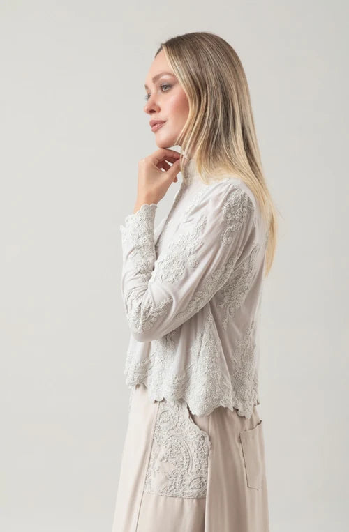 Blusa Grace in viscosa con pizzo floreale