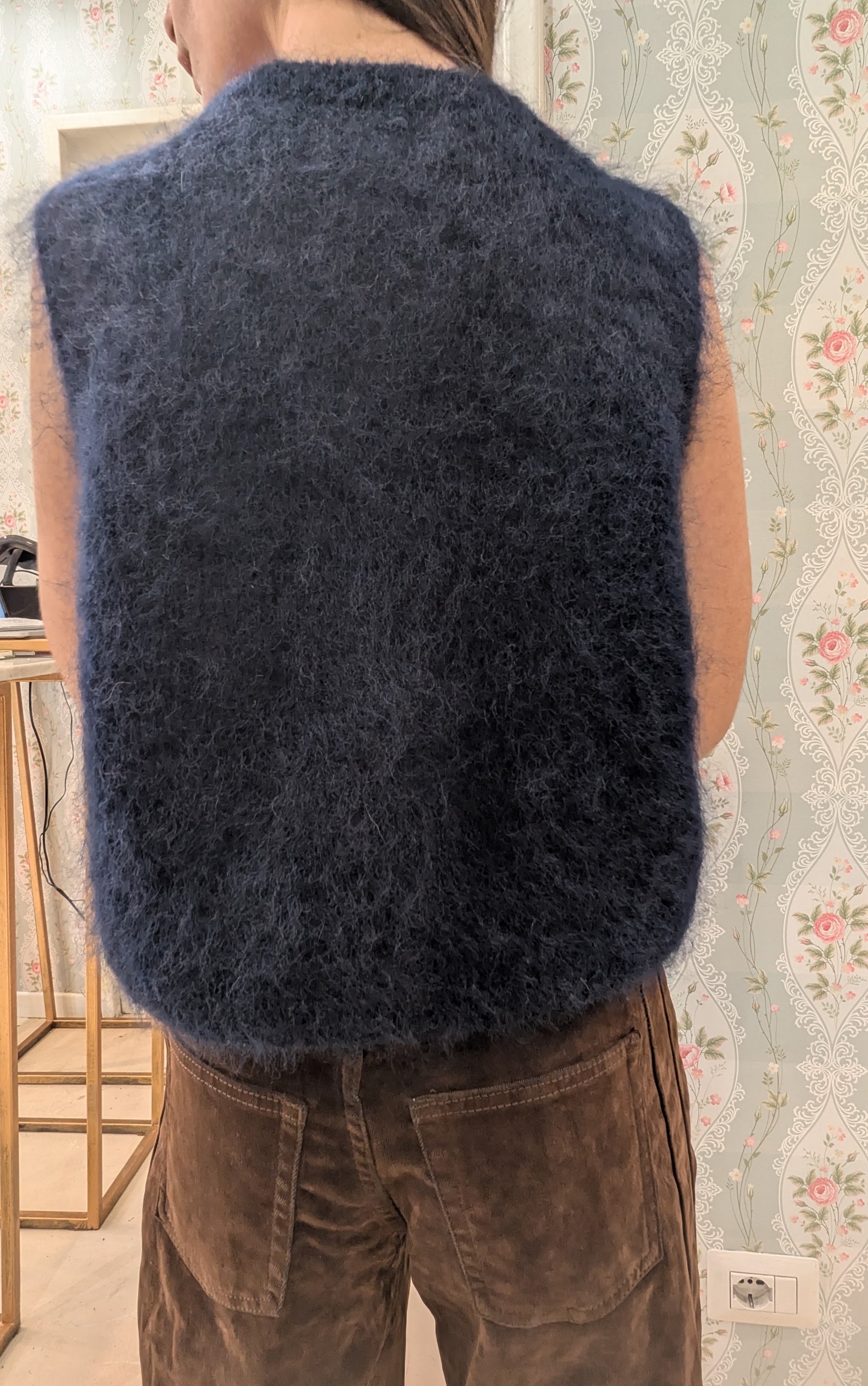 GILET BLU IN MOHAIR EFFETTO PELOSETTO