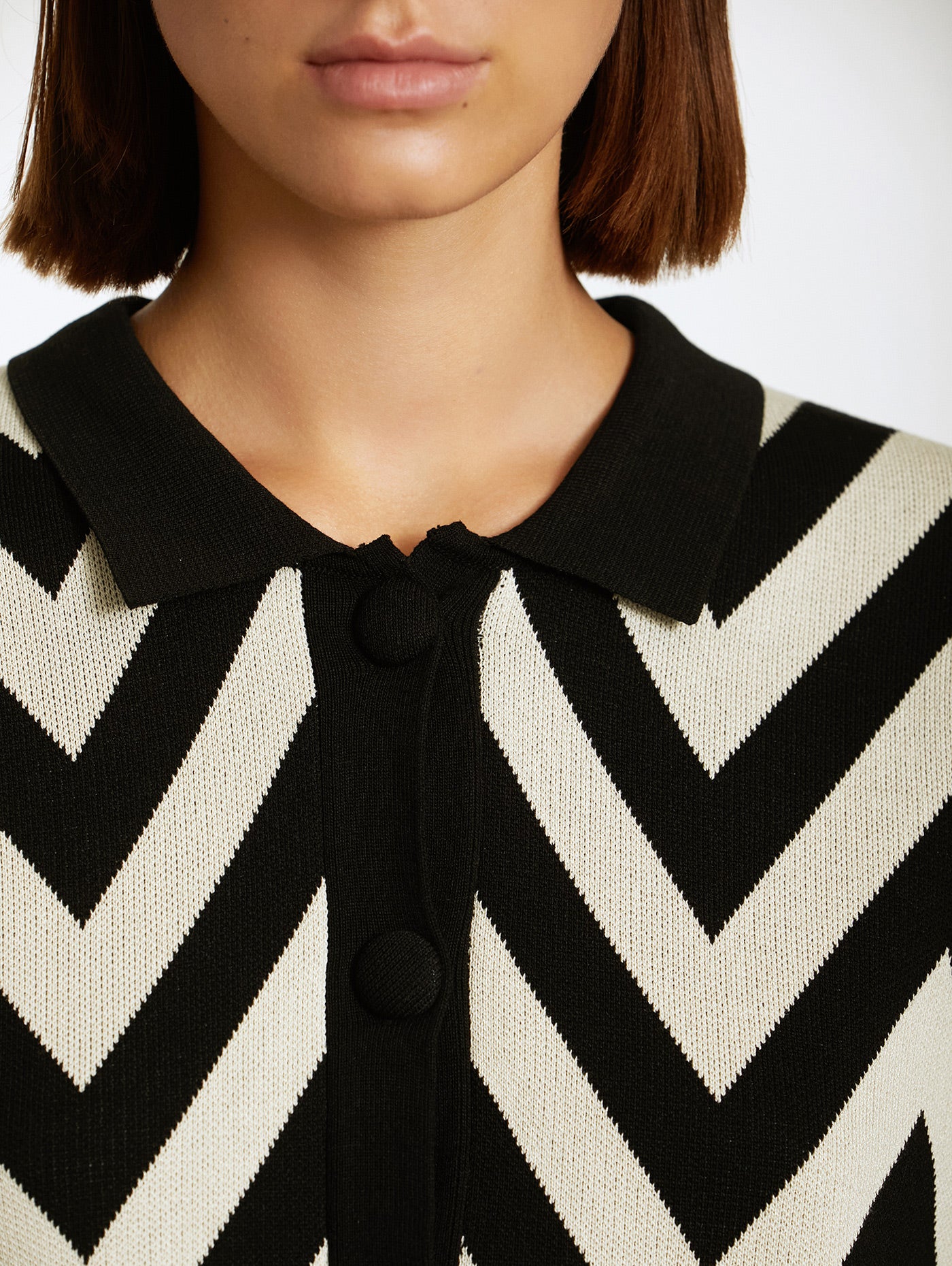 CARDIGAN IN MAGLIA CON GEOMETRIA AVORIO E NERA