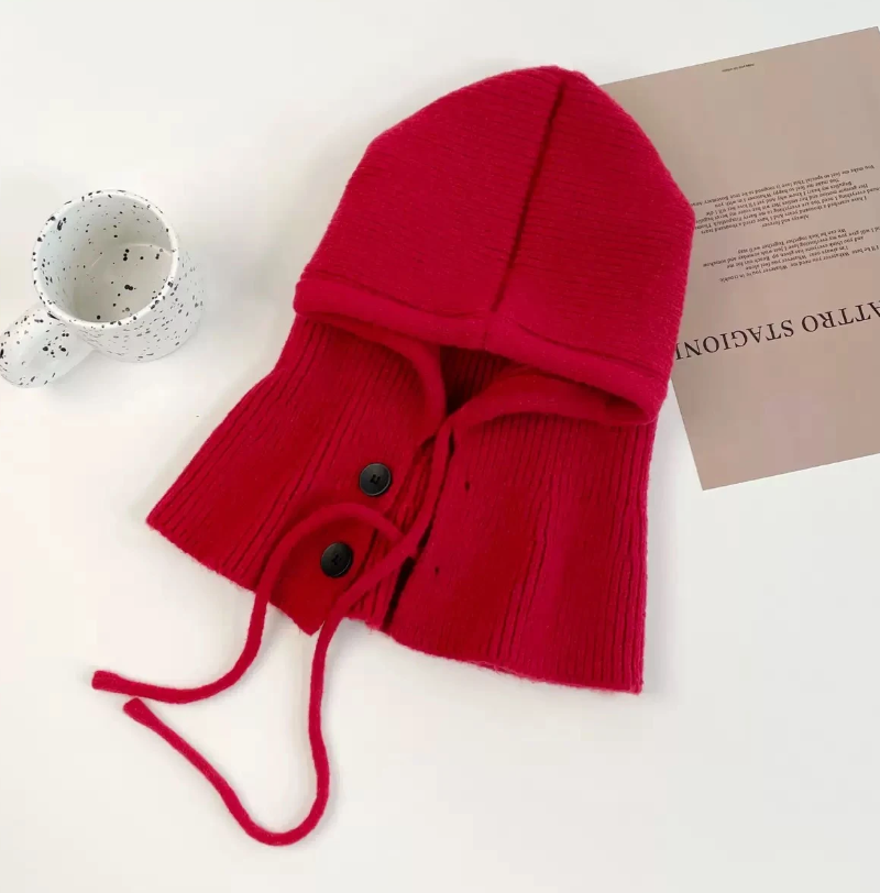 Collo con cappuccio in maglia a coste e bottoni