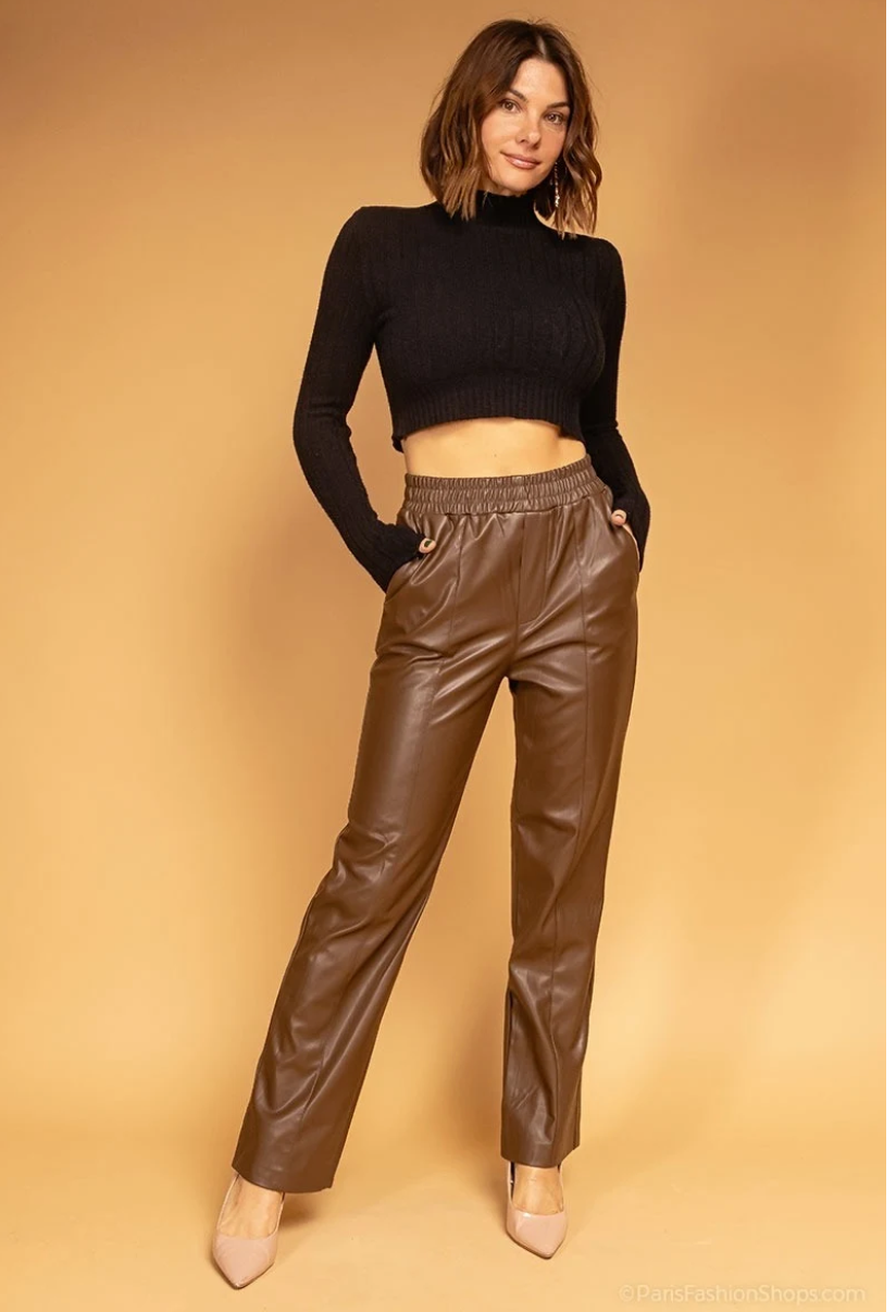 Pantaloni in similpelle con vita elasticizzata