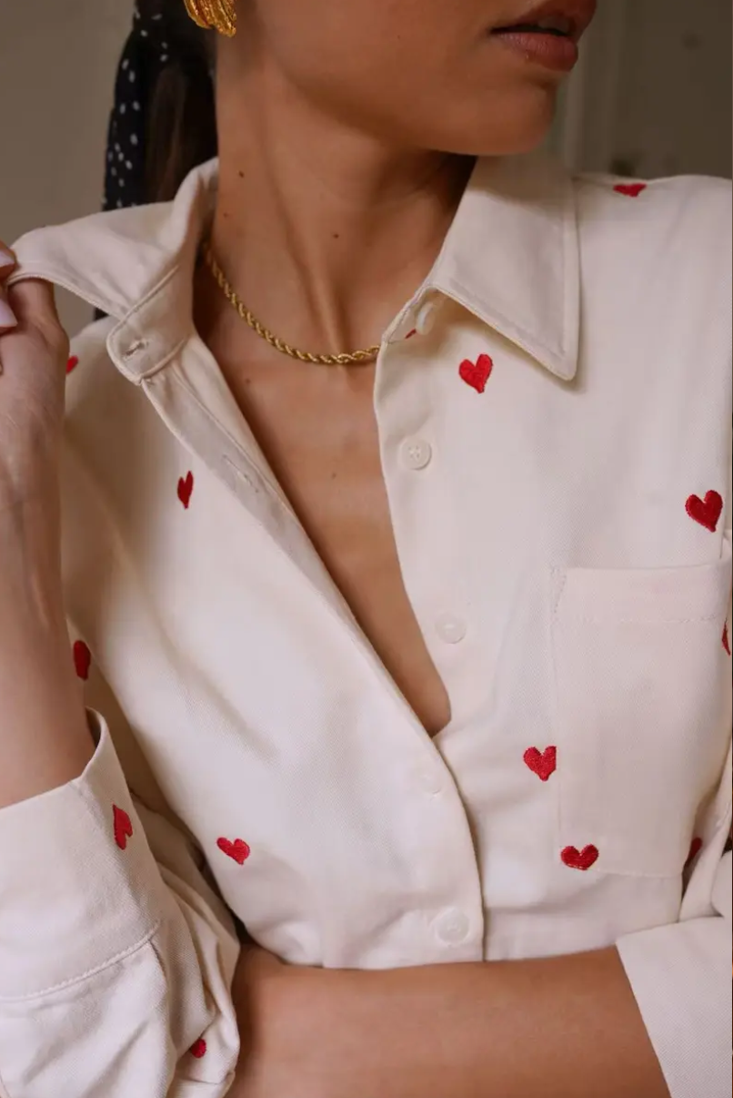 CAMICIA AVORIO CON CUORI ROSSI