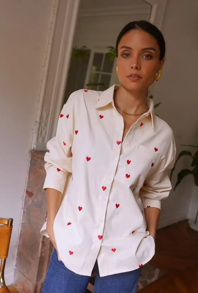 CAMICIA AVORIO CON CUORI ROSSI