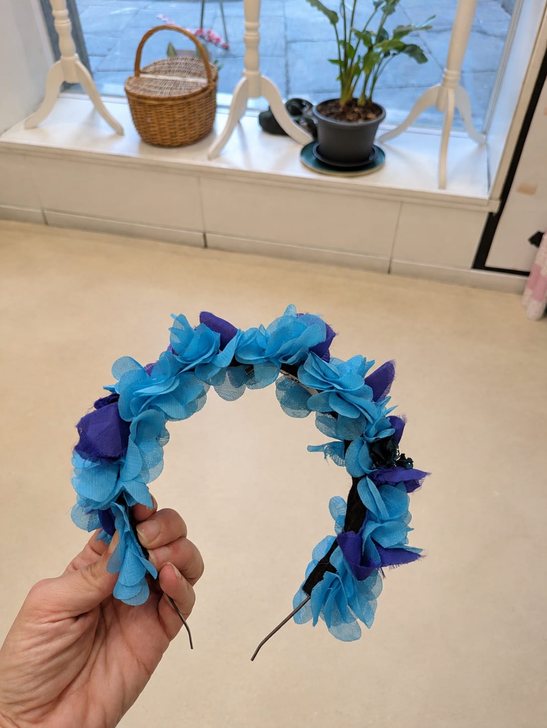 CERCHIETTO A FIORI BLU E AZZURRI