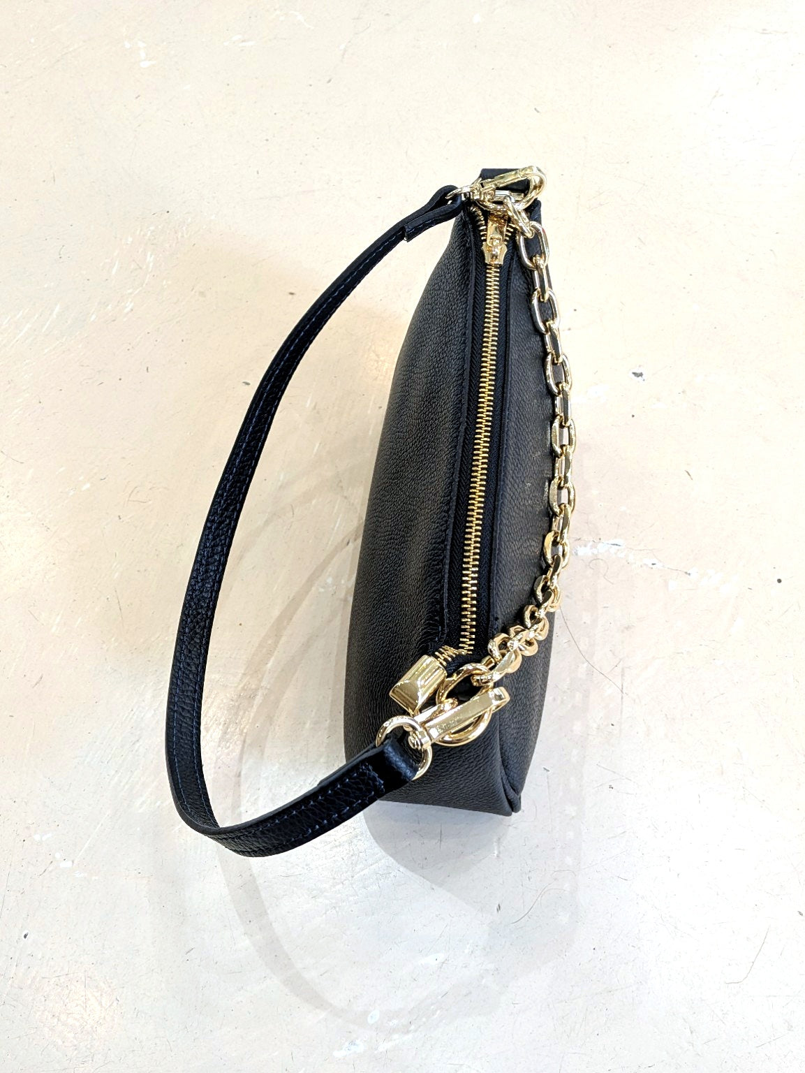 BORSA IN PELLE CON CATENA E TRACOLLA