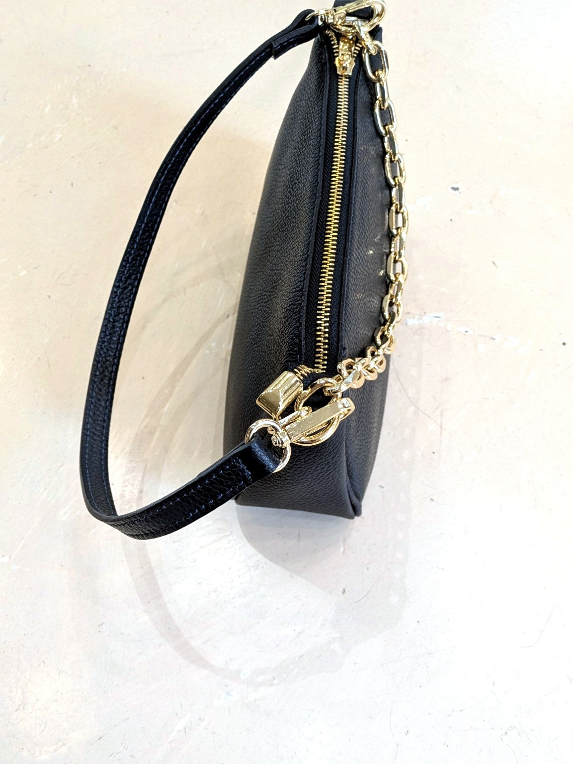 BORSA IN PELLE CON CATENA E TRACOLLA