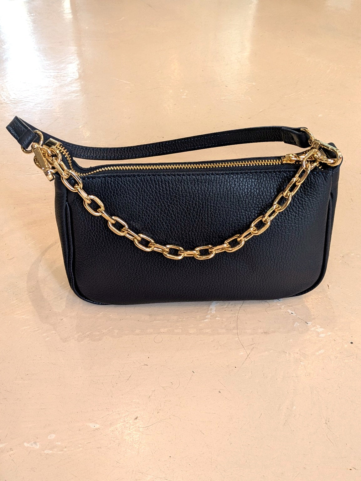 BORSA IN PELLE CON CATENA E TRACOLLA