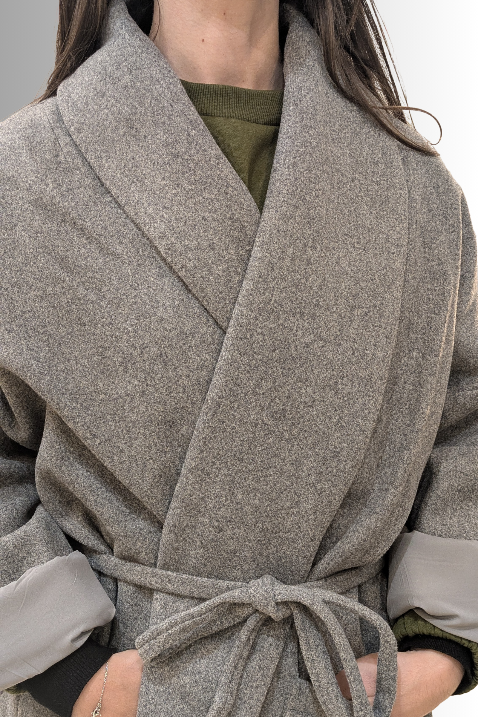Cappotto grigio con collo a scialle e cintura – Compañía Fantástica