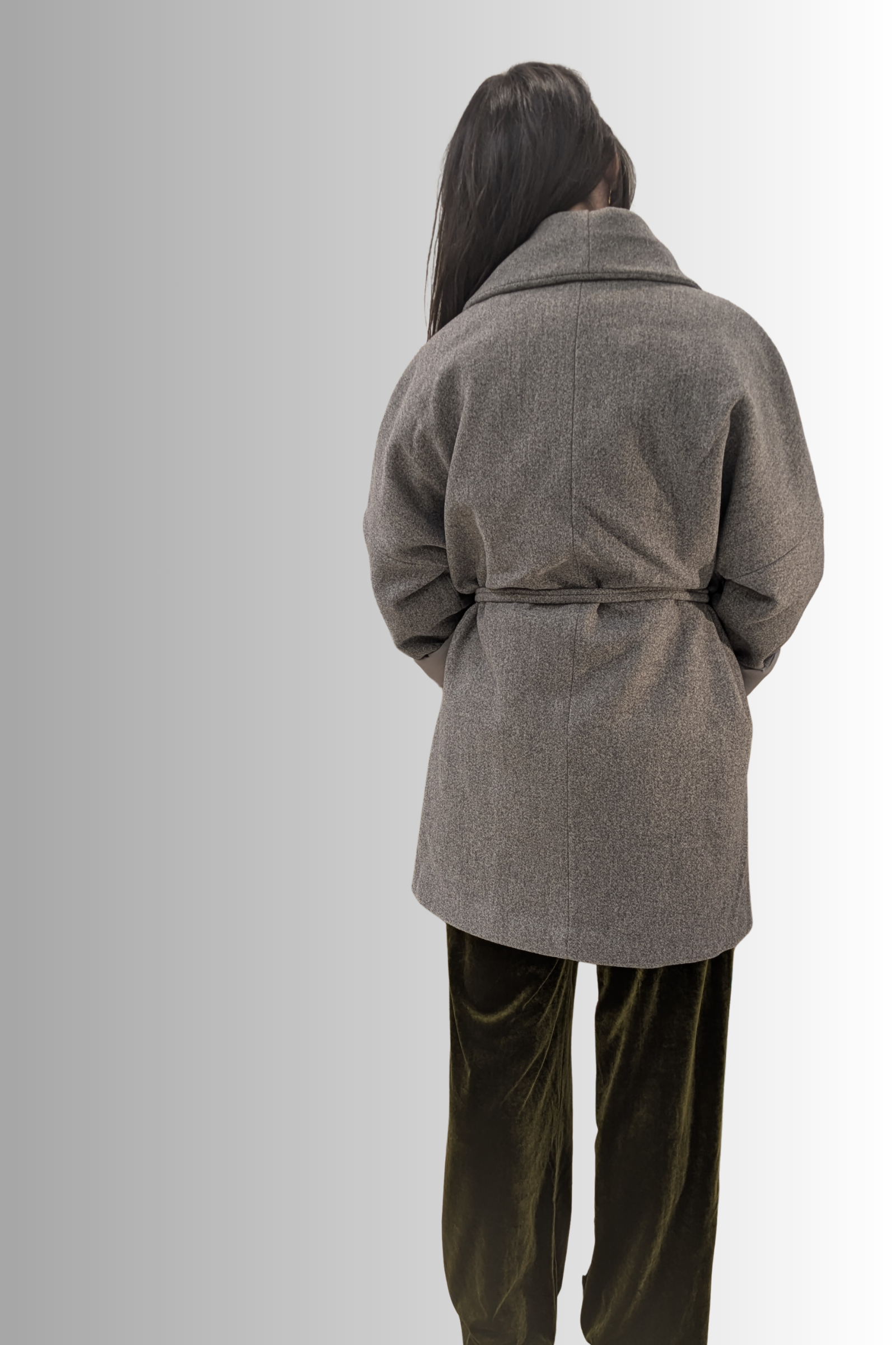Cappotto grigio con collo a scialle e cintura – Compañía Fantástica