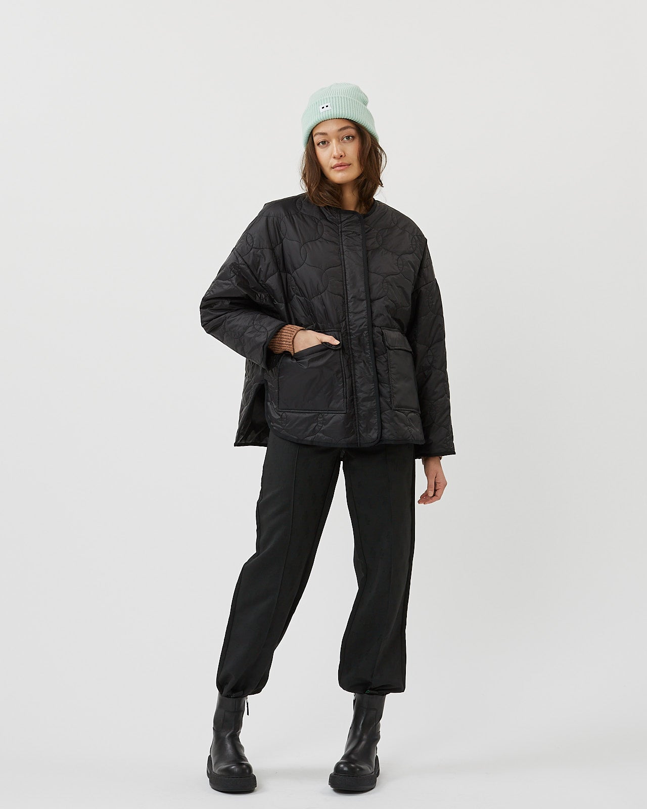GIACCA NERA CORTA CON TAGLIO OVERSIZE