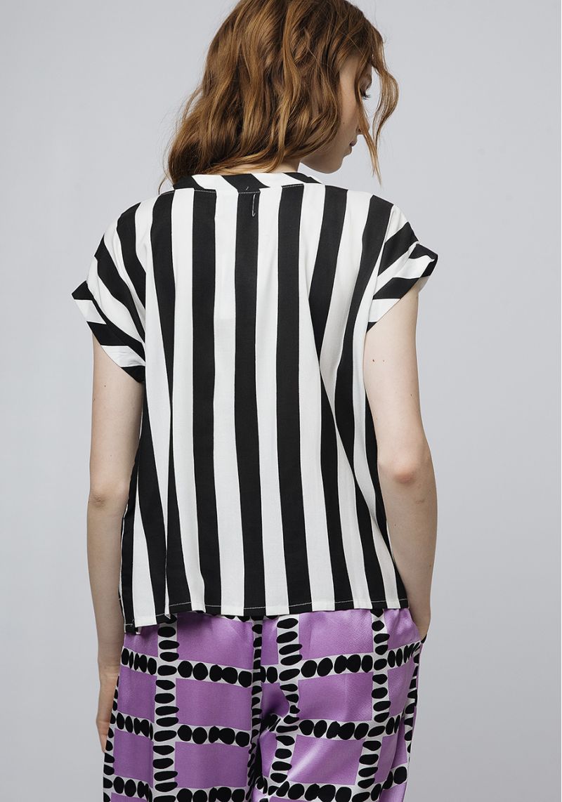 TOP A RIGHE VERTICALI BIANCO NERO