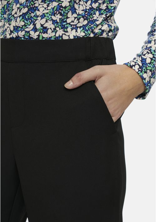 PANTALONI ALLA CAVIGLIA DIRITTI NERI CON ELASTICO