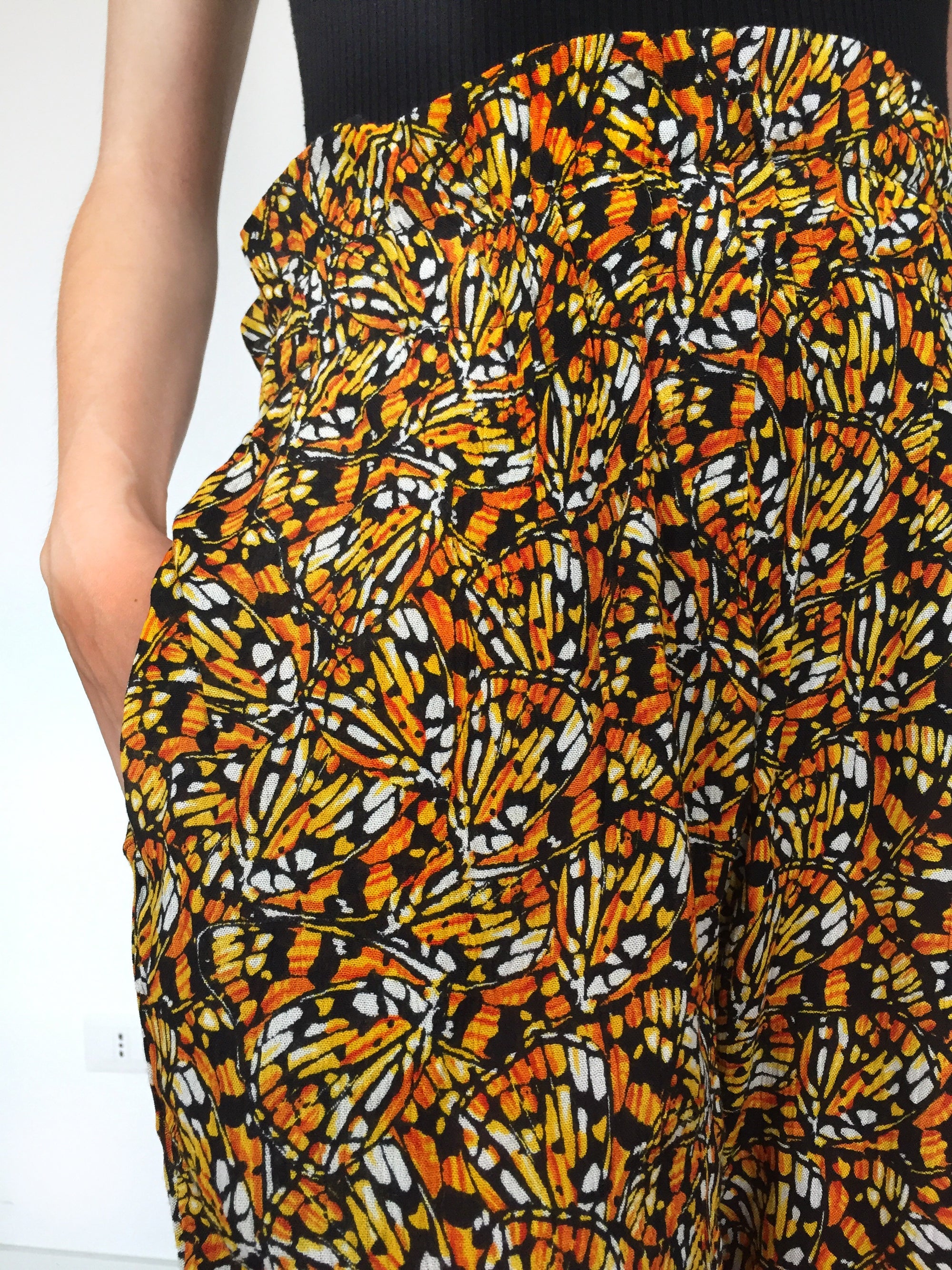 PANTALONE CON FANTASIA FARFALLE